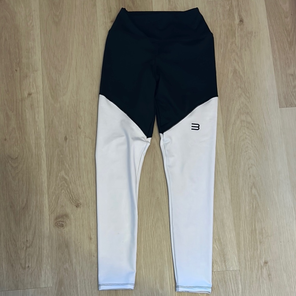 2/$20 Black and White Leggings XS/S